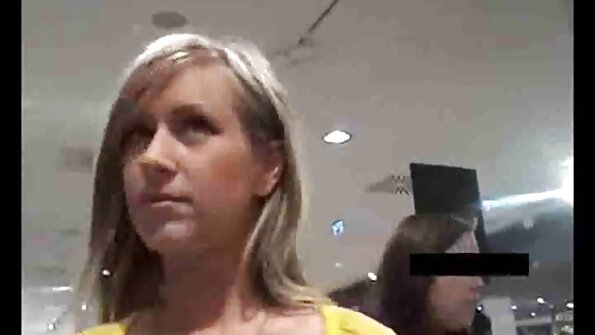 Porn hottie Rachel Starr gives a handjob from her knees