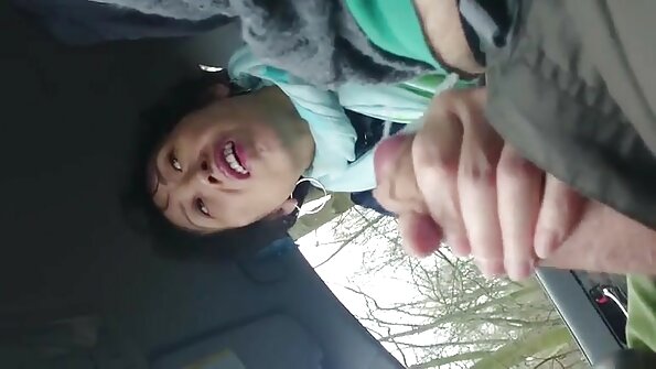 Superior woman with perfect forms wants sex in the fresh air