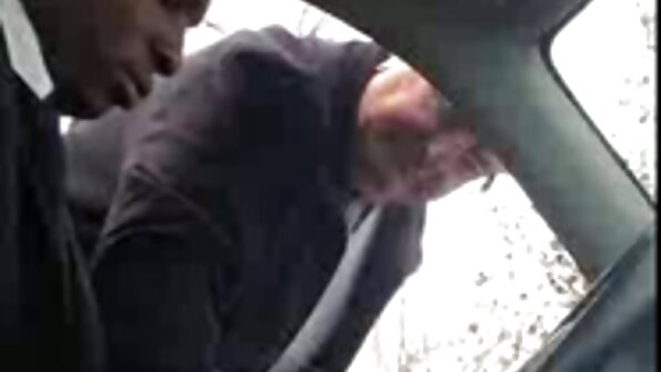 Security officer drags two blondes into unplanned threeway